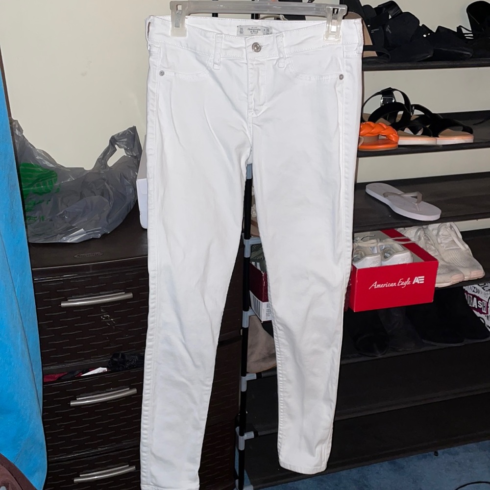 A&F white jean